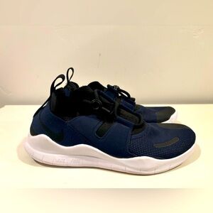 Nike free run commuter slip on shoe
